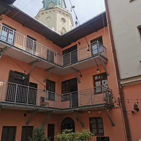 Town Square Apartment *