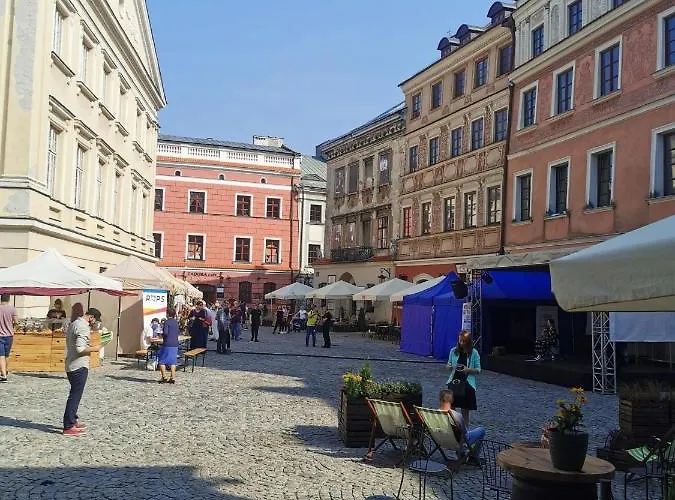 Town Square Apartment *